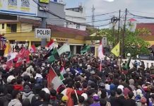 Aksi Unjuk Rasa di Mapolres Sukabumi Kota Berjalan Damai Aksi Unjuk Rasa di Mapolres Sukabumi Kota berlansung Damai