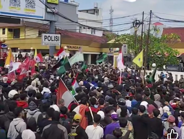 Aksi Unjuk Rasa di Mapolres Sukabumi Kota berlansung Damai