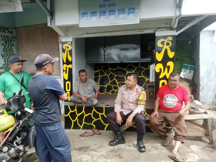 Bhabinkamtibmas Parungseah Intensifkan Sambang Warga, Sampaikan Pesan Harkamtibmas
